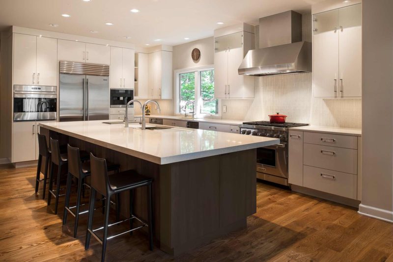 Chrome and Cream 10 beautiful and functional kitchen