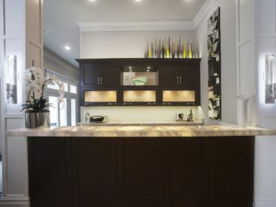 Leaves You Jonesin 5 contemporary stylish kitchen with full open bar area