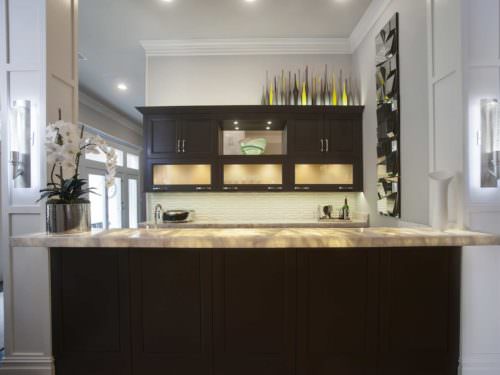 Leaves You Jonesin 5 contemporary stylish kitchen with full open bar area